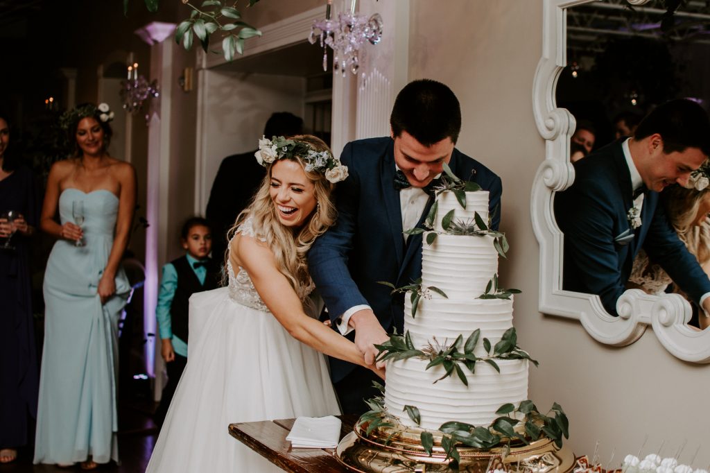 cake-cutting-florida-wedding.jpg