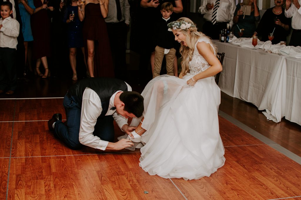 wedding-garter-toss.jpg